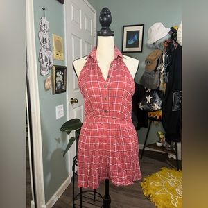 Backless halter romper 🌷🌷